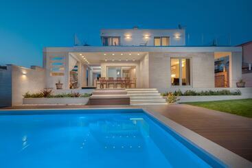 Luxury Villa Cinderella With Swimming Pool