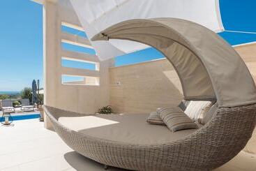 Luxury Villa Cinderella With Swimming Pool