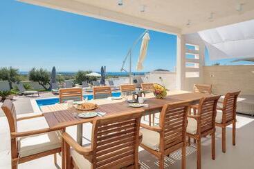 Luxury Villa Cinderella With Swimming Pool