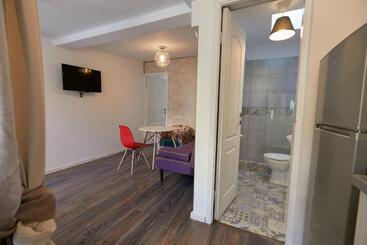 Stanford Aparthotel
