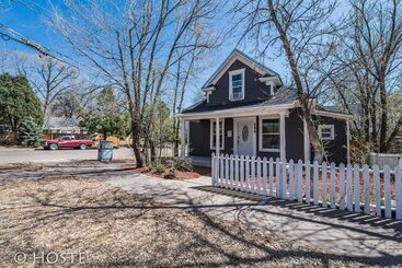 3 Br Beautifully Restored 1890`s Homedowntown