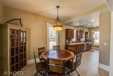 3 Br Beautifully Restored 1890`s Homedowntown
