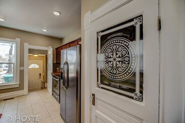 3 Br Beautifully Restored 1890`s Homedowntown
