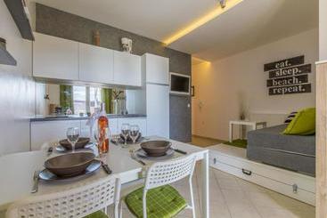 Apartment Color Green