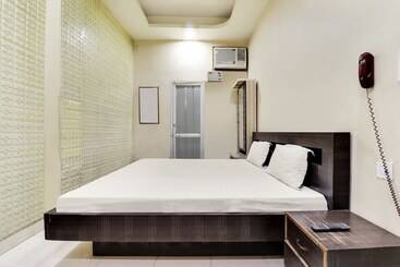 Spot On 40076 Hotel Sunny