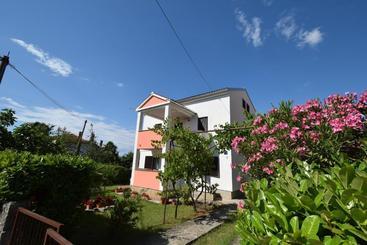 Apartments Petrovic