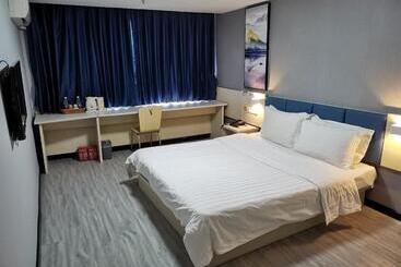 هتل 7days Inn Xi An North Street Subway Station Lianhu Park