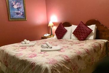 هتل Albatross Inn Bed & Breakfast