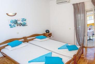 هتل Apartaments Damir