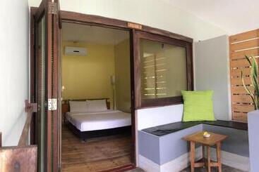 هتل Javacove Beach