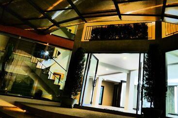 هتل T3 House