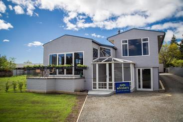 هتل Te Anau Lakefront B&b