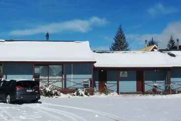 Adventure Lodge & Motel