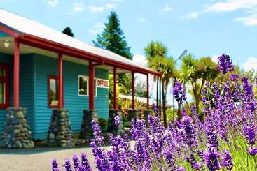 Adventure Lodge & Motel