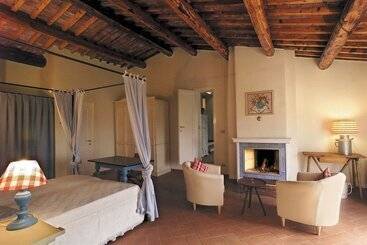 هتل Agriturismo Le Due Querce