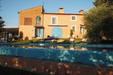 هتل Agriturismo Le Due Querce