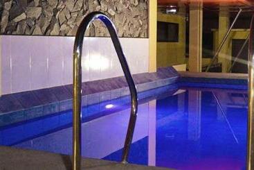 هتل La Galleon Suites