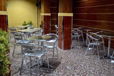 هتل La Galleon Suites