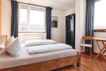 هتل Sleep Station Hostel