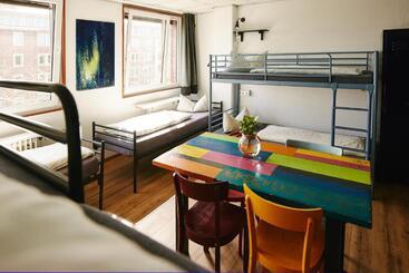 هتل Sleep Station Hostel