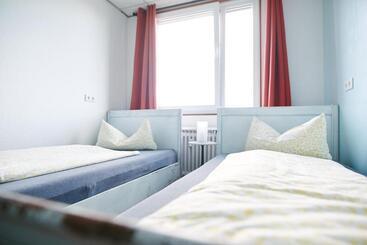 هتل Sleep Station Hostel