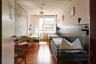 هتل Sleep Station Hostel