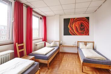 هتل Sleep Station Hostel
