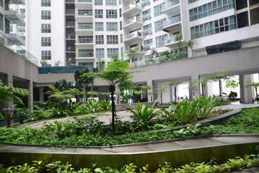 هتل Kl Skyline Hostel & Rooftop Infinity Sky Pool