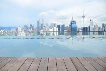 هتل Kl Skyline Hostel & Rooftop Infinity Sky Pool