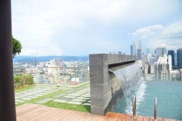 هتل Kl Skyline Hostel & Rooftop Infinity Sky Pool