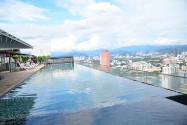 هتل Kl Skyline Hostel & Rooftop Infinity Sky Pool