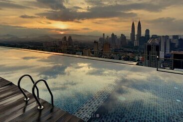 هتل Kl Skyline Hostel & Rooftop Infinity Sky Pool