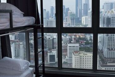 هتل Kl Skyline Hostel & Rooftop Infinity Sky Pool