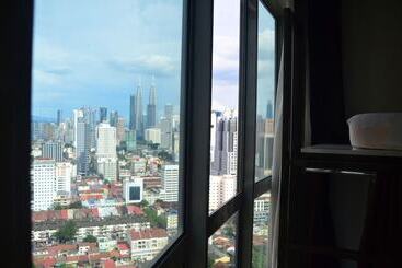 هتل Kl Skyline Hostel & Rooftop Infinity Sky Pool
