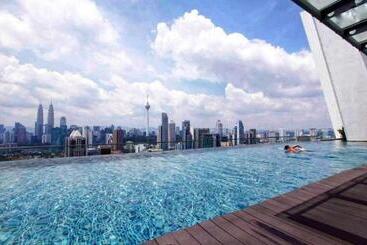هتل Kl Skyline Hostel & Rooftop Infinity Sky Pool