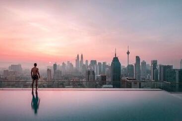 هتل Kl Skyline Hostel & Rooftop Infinity Sky Pool