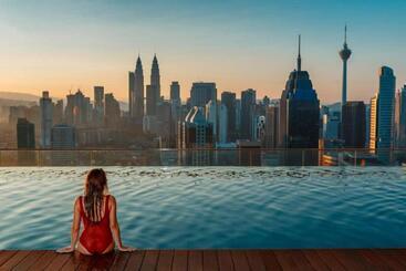 هتل Kl Skyline Hostel & Rooftop Infinity Sky Pool