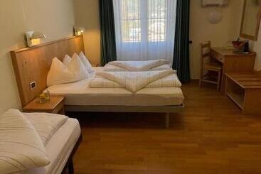 پانسیون Guesthouse Cultural Center Gustav Mahler