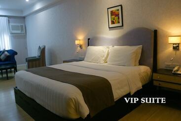 Queen Margarette Hotel   Main