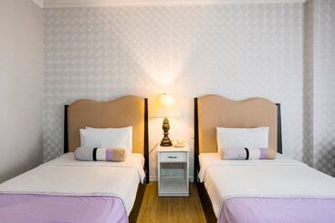 Queen Margarette Hotel   Main