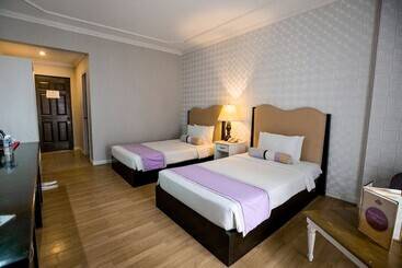 Queen Margarette Hotel   Main