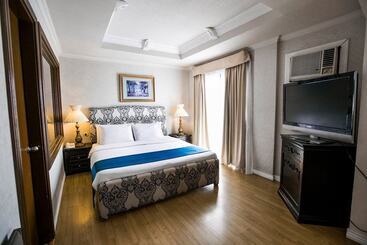 Queen Margarette Hotel   Main