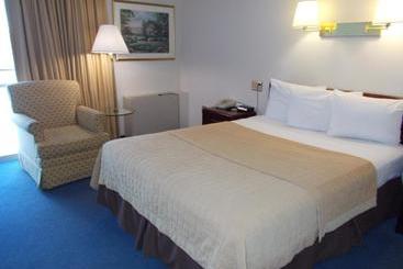 هتل Americas Best Value Inn  Campus View