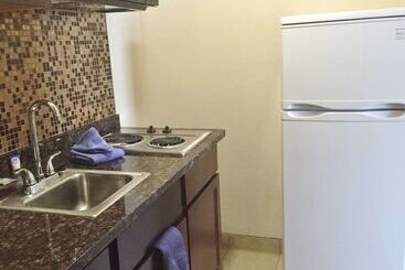 هتل Americas Best Value Inn Romulus/detroit Airport