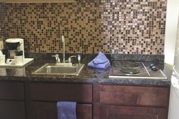 هتل Americas Best Value Inn Romulus/detroit Airport