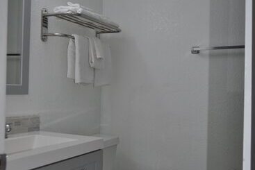هتل Apm Inn And Suite