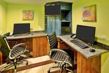 هتل Clarion Inn Seekonk   Providence