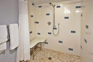 هتل Clarion Inn Seekonk   Providence