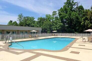 هتل Comfort Inn Monticello Charlottesville