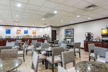 هتل Comfort Inn Monticello Charlottesville